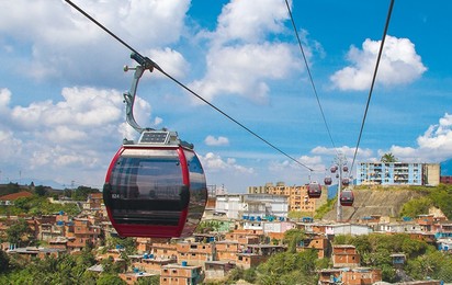 Ropeways blend in easily with city life. No engine noise, no horns – no sound pollution. 