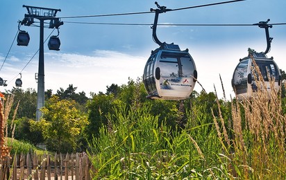 When it comes to leisure opportunities for tourists and local residents alike, there are no limits to the imagination. Visitors enjoy the region’s flora and fauna from specially designed ropeways supplied by the Doppelmayr Group.